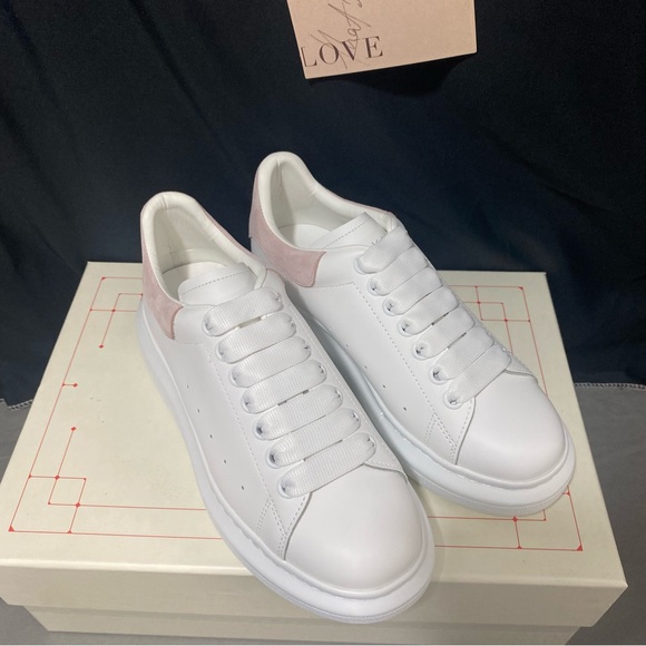 Women’s Alexander McQueen Sneakers Size 9☀️💥